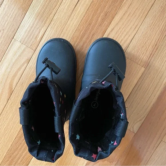 Like New 🆕 Cat Jack Snow Boots ❄️. black/star. Little kids (toddler) size 7. - Picture 3 of 5